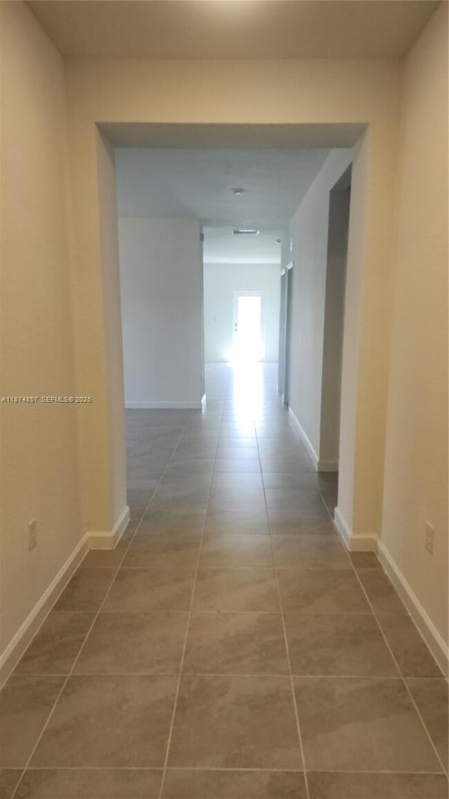 Building Photo - 2965 SE 23rd Ave