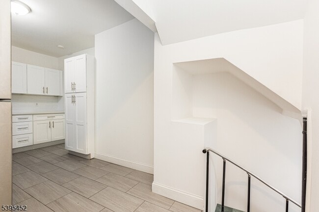 Building Photo - 112 Pompton Ave