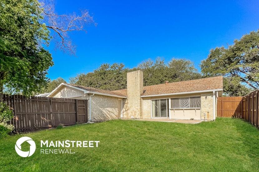 Building Photo - 450 Thistle Dr