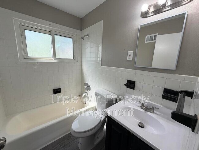 Building Photo - 24 Barto Dr