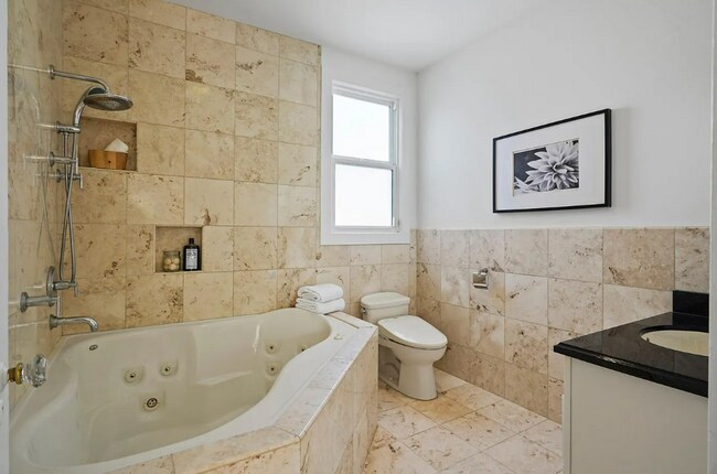 Building Photo - 1258 Chestnut St