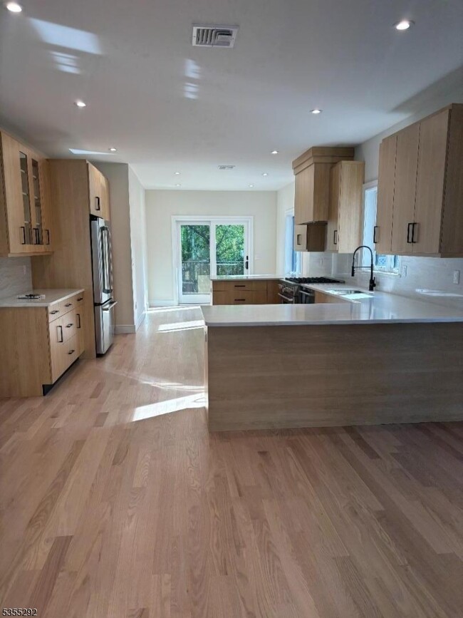Building Photo - 67 W Harwood Terrace