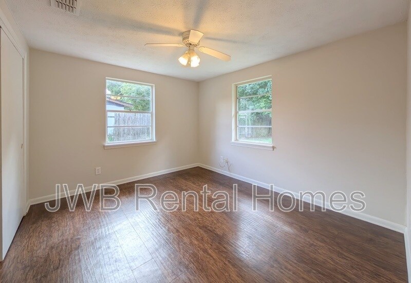 Building Photo - 5742 Newberg Ln