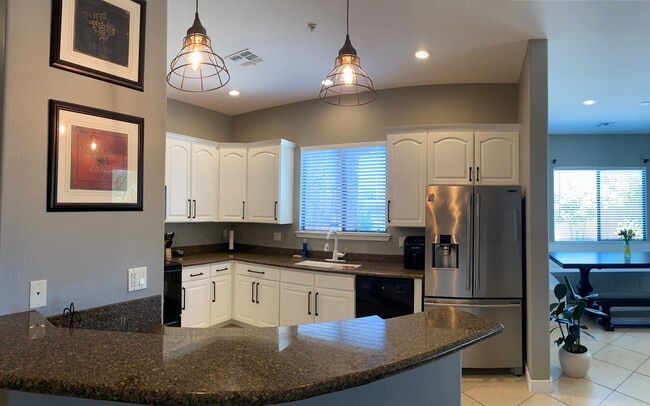 Full kitchen - 4241 N Pebble Creek Pky