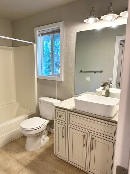 Building Photo - 12713 NE 83rd Ct