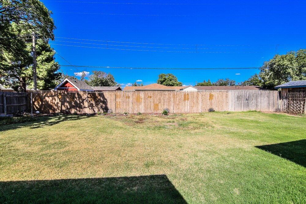 Building Photo - 711 6th Plz