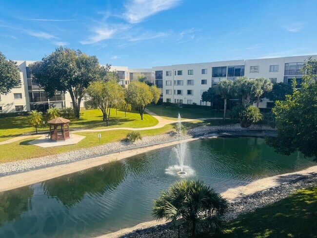 Building Photo - 3178 Via Poinciana