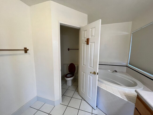 Building Photo - BEAUTIFUL Mountain Home