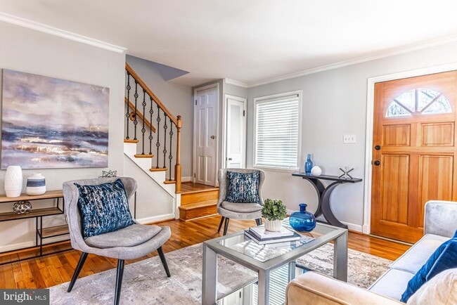 Building Photo - 2122 Arlington Terrace