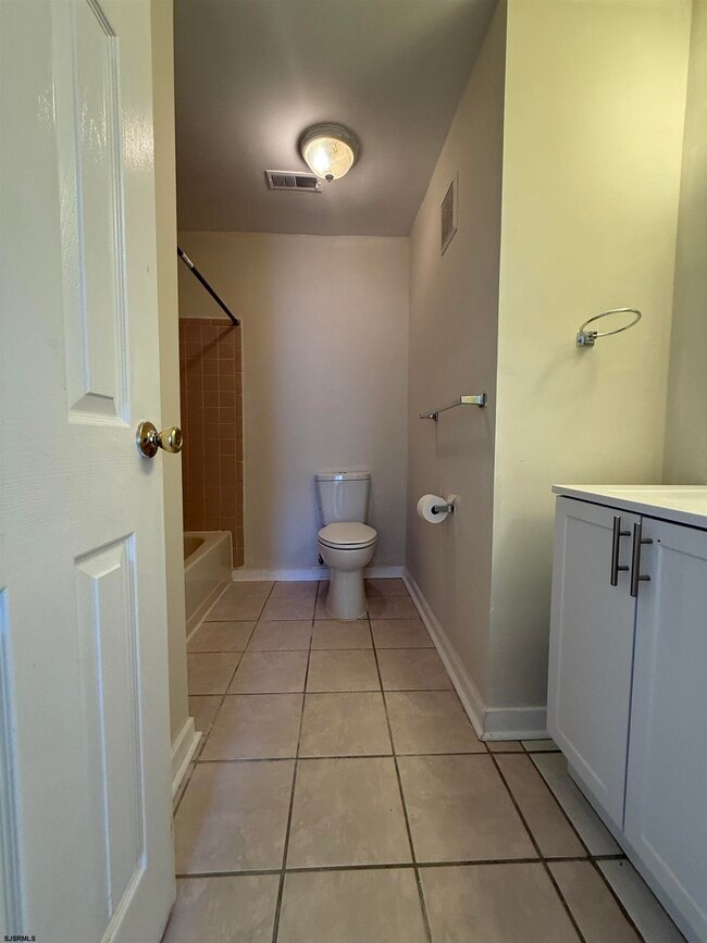 Building Photo - 208 Heather Croft