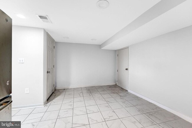 Building Photo - 715 N George Mason Dr