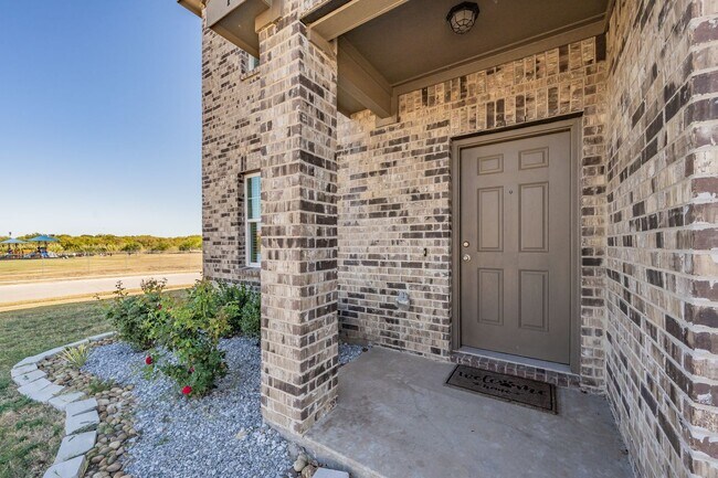 Building Photo - Like new 4 bedroom 2.5 bath in Villages of...