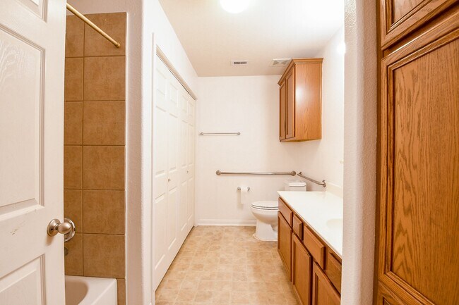 Building Photo - 712 Avenue F