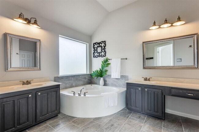 Building Photo - Located in a highly desirable neighborhood.