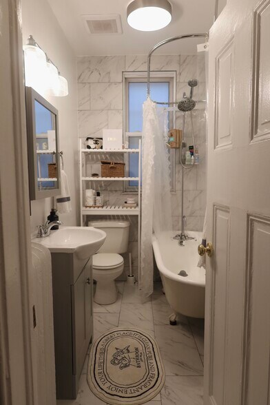 Bathroom, claw door tub - 109 N Patrick St