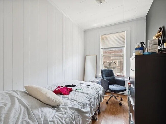 Building Photo - 12 Foster St