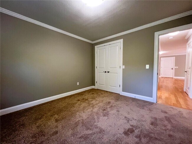 Building Photo - 395 Mendon Rd