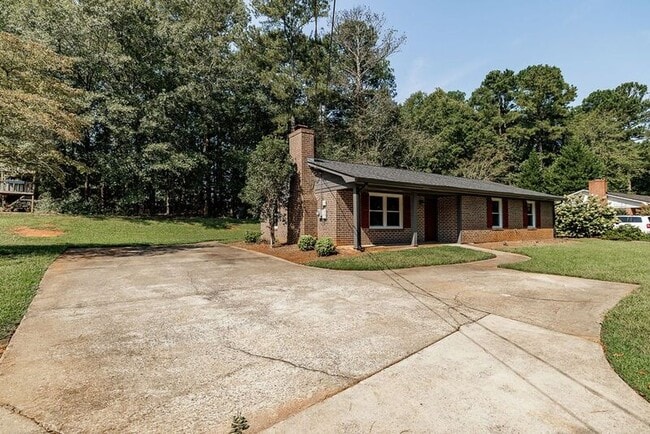 Building Photo - 147 VFW Dr