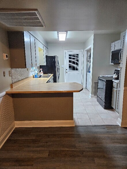 Building Photo - 110 Mack Ln