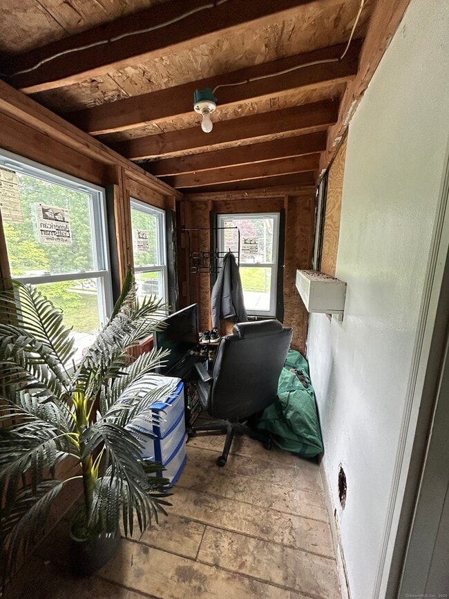 Building Photo - 647 E Main St