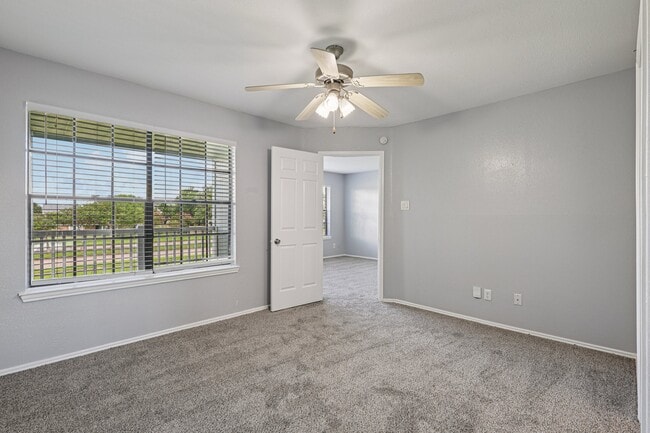 Building Photo - Raintree Apartments