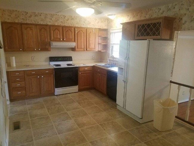 Building Photo - 3BR/1BA