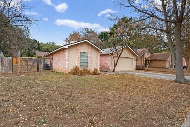 Building Photo - 2 Bedroom/2 Bath Courtyards The