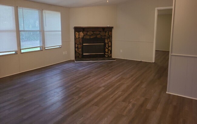 Building Photo - 1029 Grays Dr