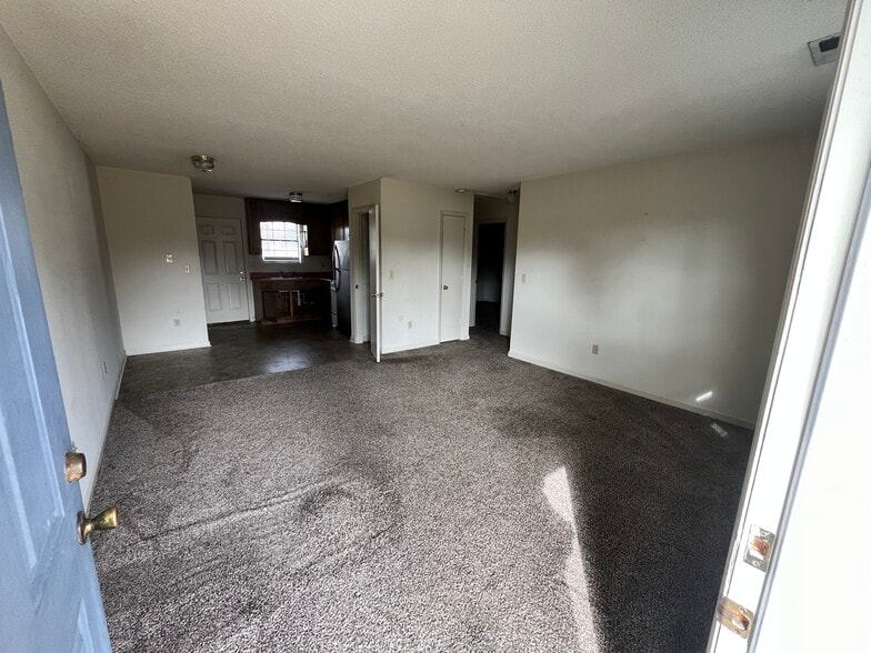 Building Photo - 4 Amber Cir