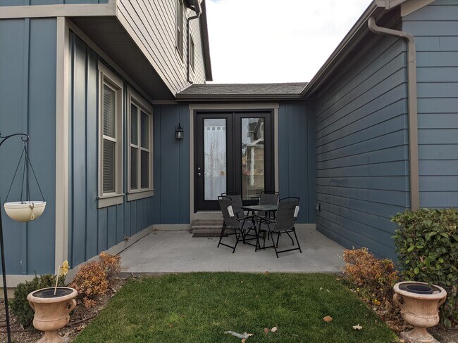 Side Patio - 10608 S Topview Rd