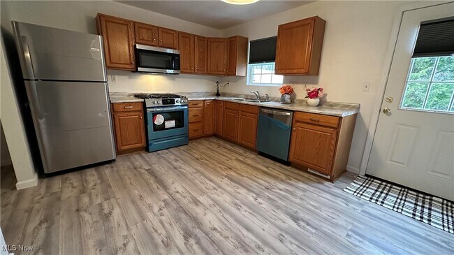 Building Photo - 95 Rockdale Rd