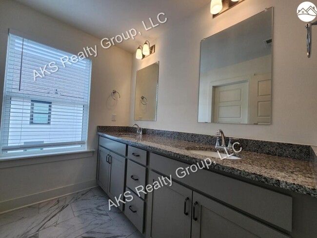 Building Photo - 838 Griffin Park Cir