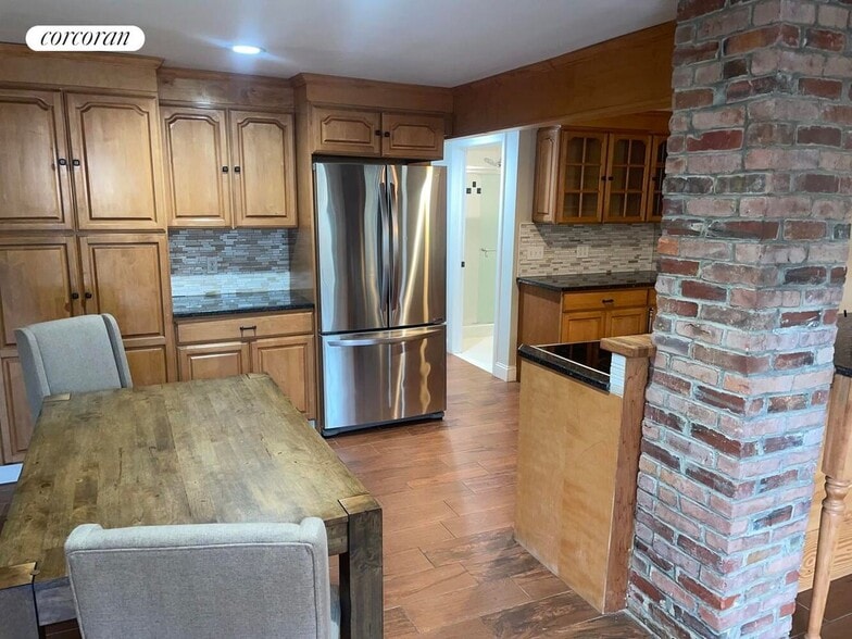 Primary Photo - 332 Locust St