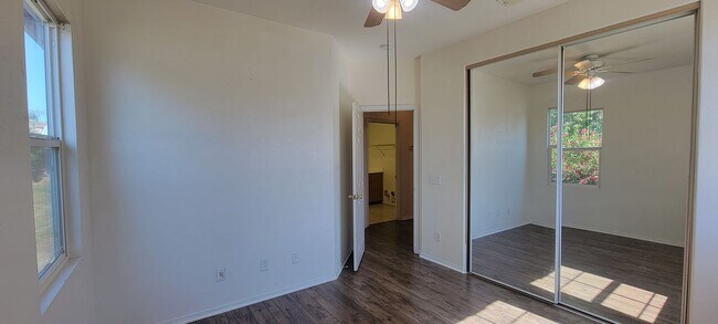 Building Photo - Gorgeous Single Story Home