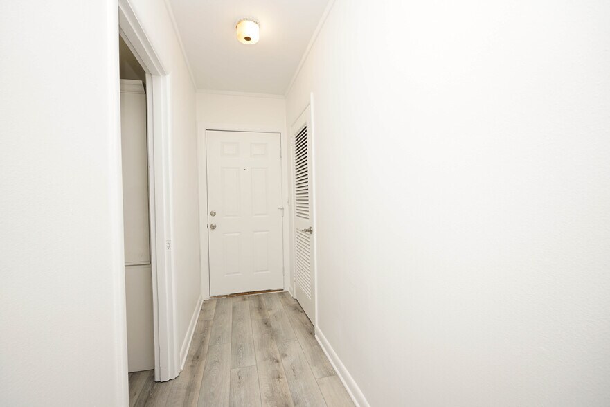 Front door and Foyer - 62 Meigs Dr