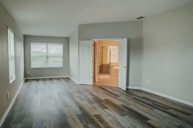Building Photo - Elegant 5-Bedroom Pool Home with 3-Car Gar...
