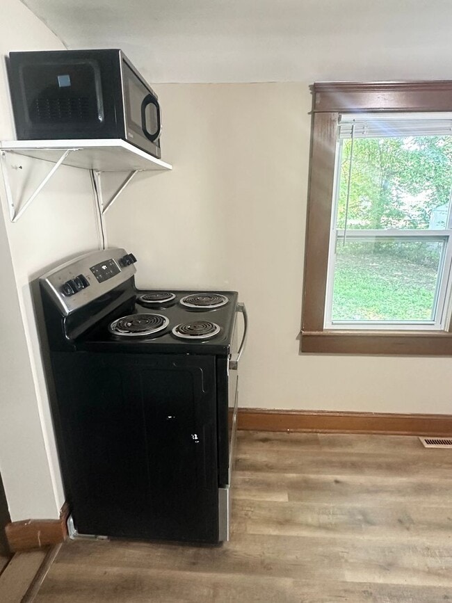Building Photo - Charming 2 Bedroom, 1 Bathroom Home for Rent!