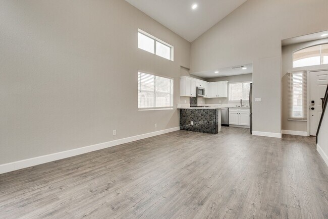 Building Photo - Gorgeous, recently renovated Green Valley ...