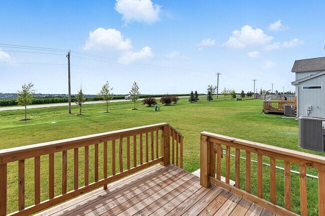 Building Photo - Near Lake Flanagan