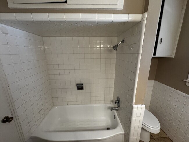 Building Photo - Spacious Home With Sun-room Located Within...