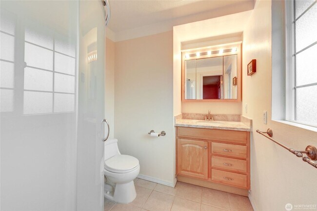 Building Photo - 12201 SE 65th Pl