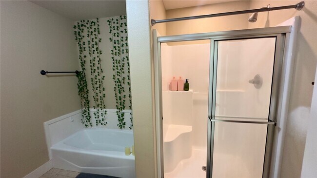 Building Photo - 917 NE Arleta Gardens