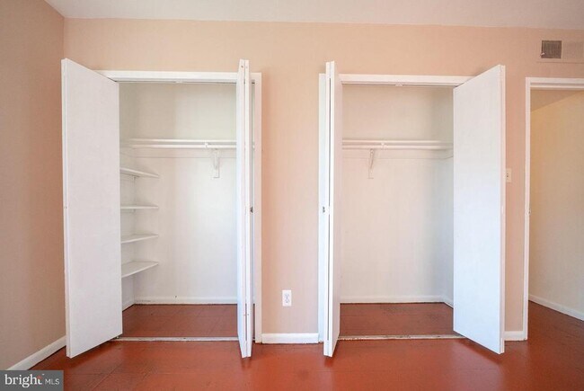 Building Photo - 5801 Quantrell Ave