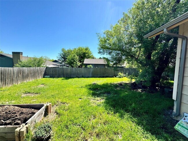 Building Photo - Charming Ranch Style Home Near Parmer Lane...