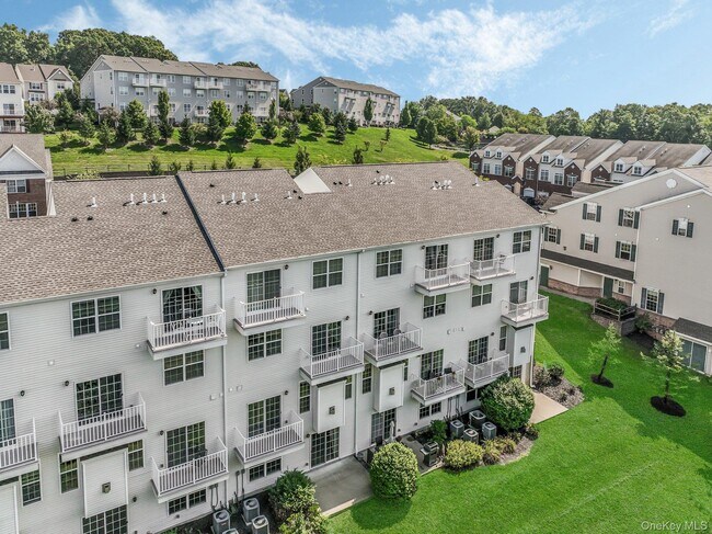 Building Photo - 1115 Balsam Dr