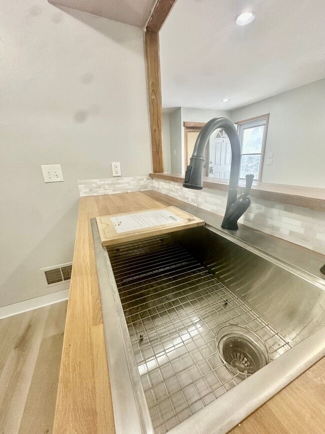 Building Photo - Open-Concept 3BR Condo with Finished Basement in Canton