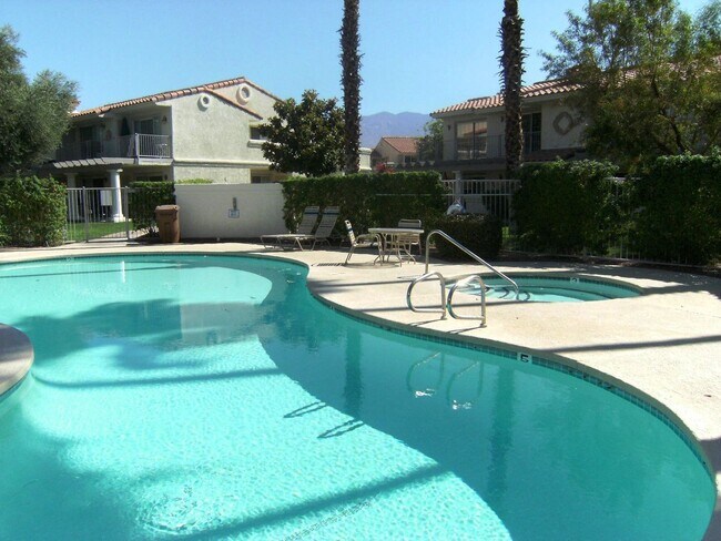 Building Photo - Freshly Updated 2-Bedroom Condo In The Mes...