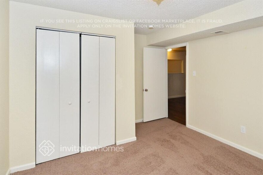 Building Photo - 1530 S Salida Way
