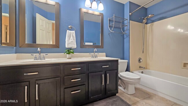 Building Photo - 13888 W Wilshire Dr