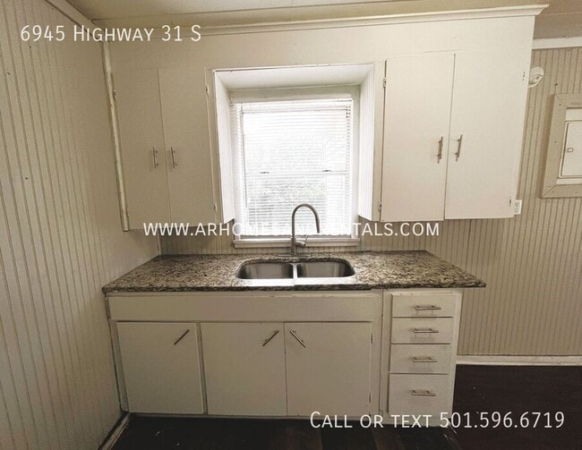 Building Photo - 6945 Highway 31 S